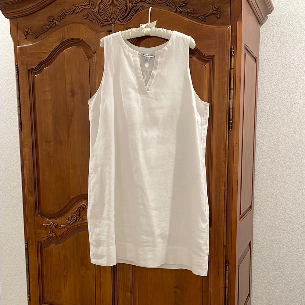 Tommy Bahama white  sleeveless V-Neck dress